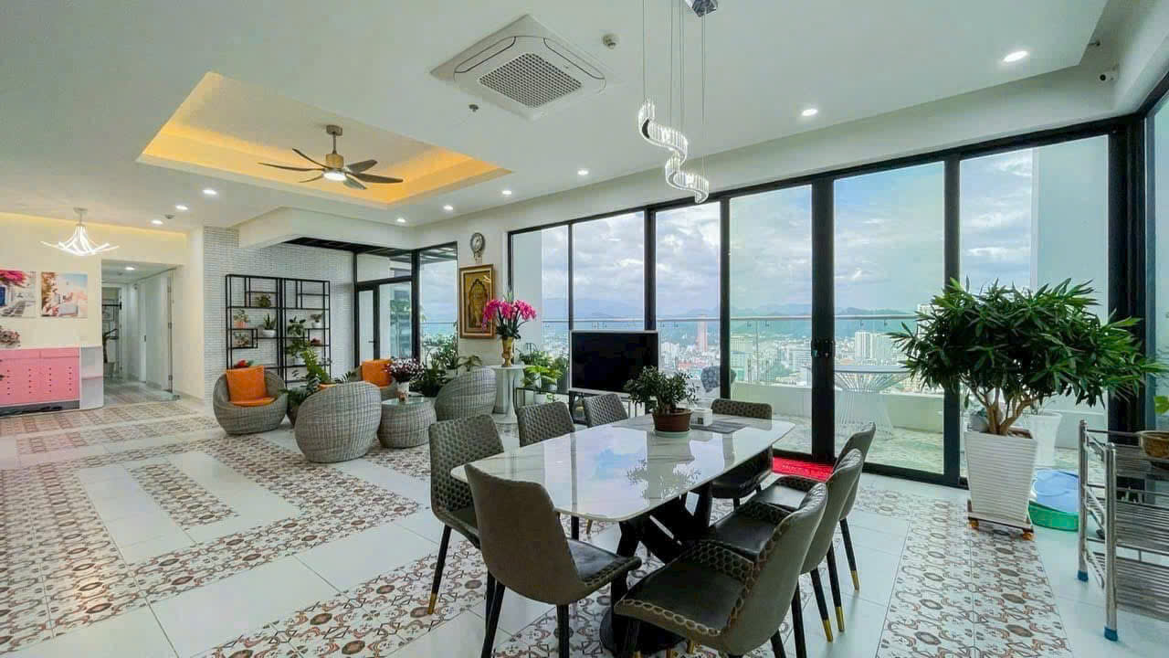 Hud Building Penthouse apartment for rent | 4 bedrooms | 40 million